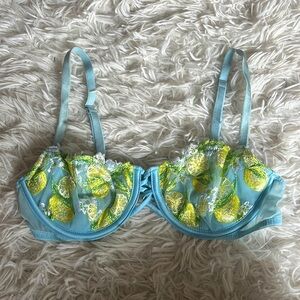 VICTORIAS SECRET LEMON BRALETTE